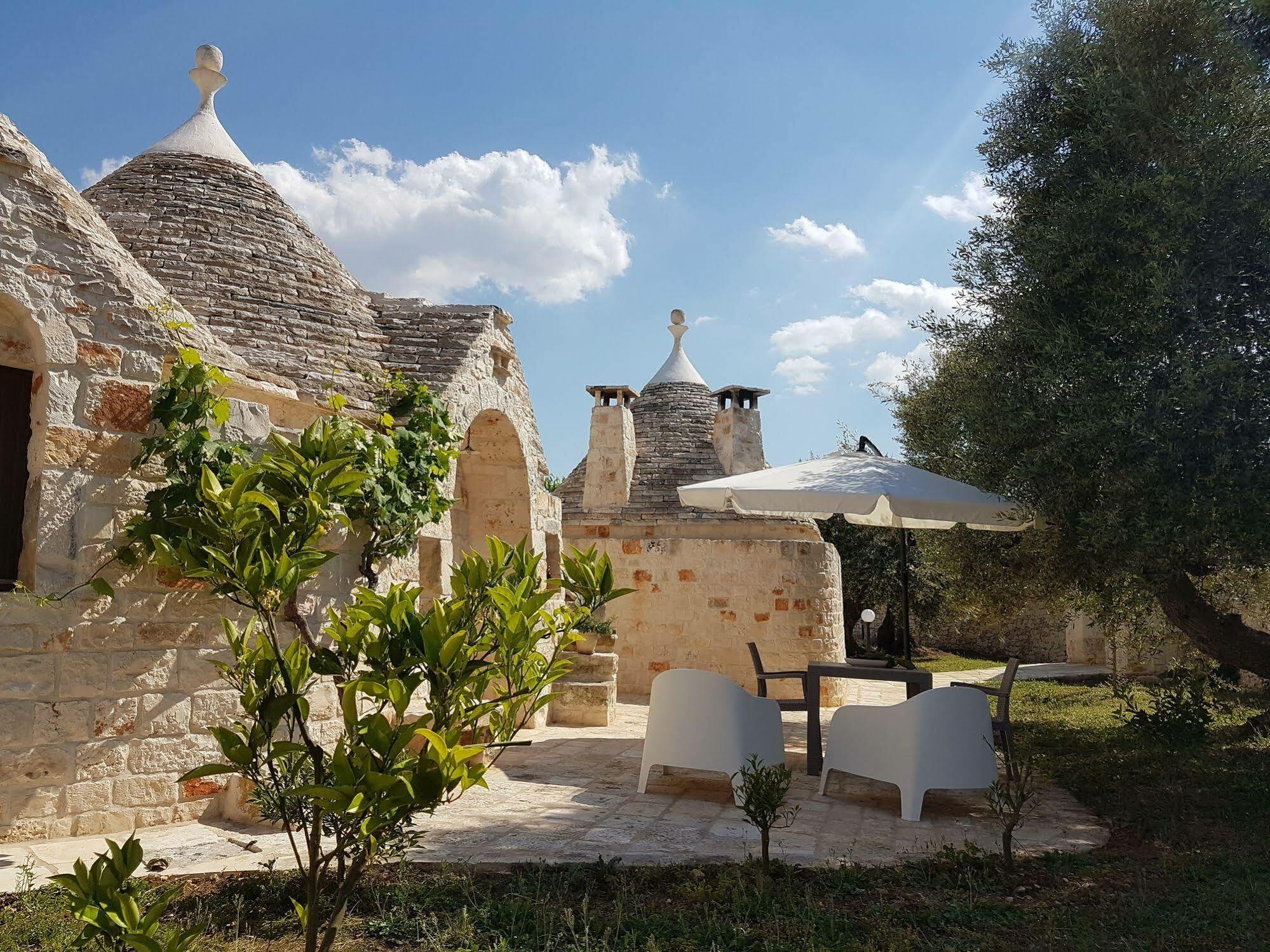 Almapetra Trulli Resort Locorotondo Exterior foto